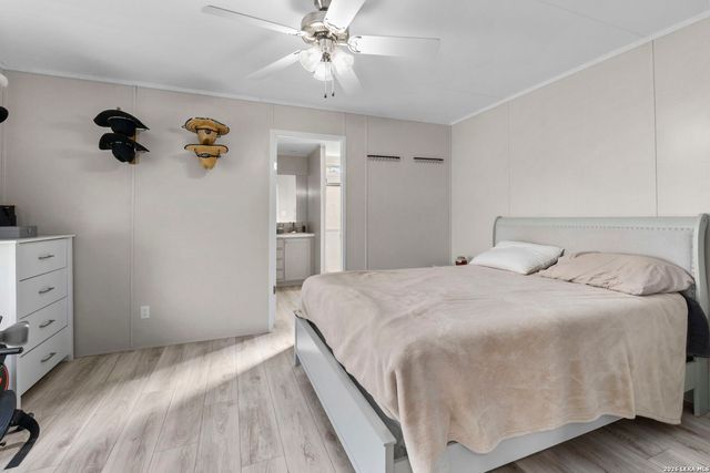 1029 POSTERT LN, Floresville, TX 78114