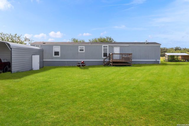 1029 POSTERT LN, Floresville, TX 78114