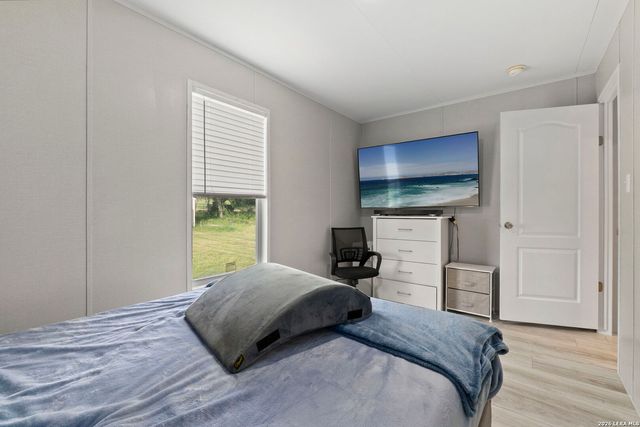 1029 POSTERT LN, Floresville, TX 78114