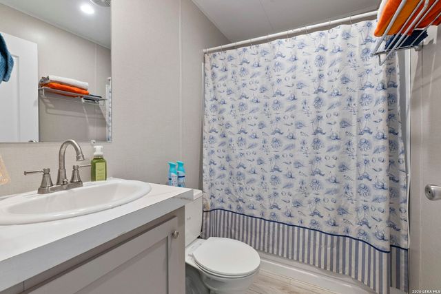 1029 POSTERT LN, Floresville, TX 78114