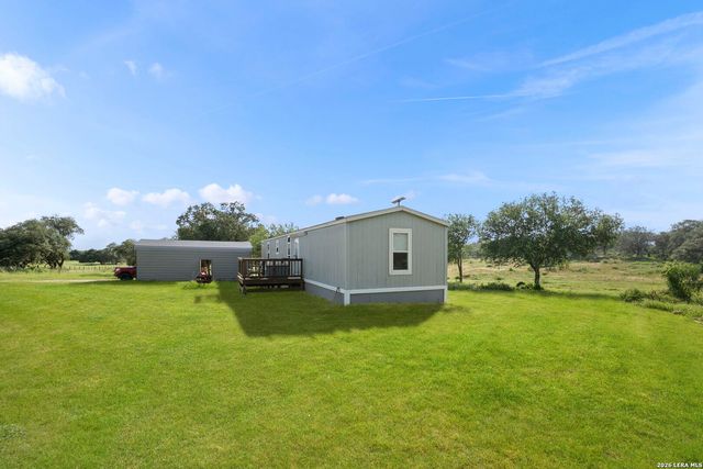 1029 POSTERT LN, Floresville, TX 78114