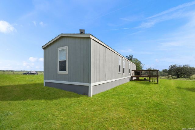 1029 POSTERT LN, Floresville, TX 78114