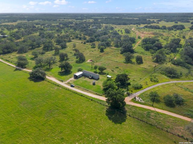1029 POSTERT LN, Floresville, TX 78114