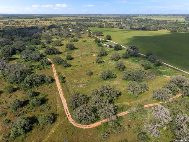 1029 POSTERT LN, Floresville, TX 78114