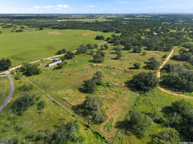 1029 POSTERT LN, Floresville, TX 78114