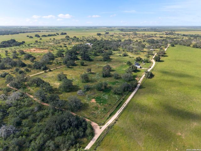 1029 POSTERT LN, Floresville, TX 78114