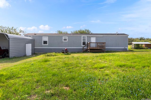 1029 POSTERT LN, Floresville, TX 78114