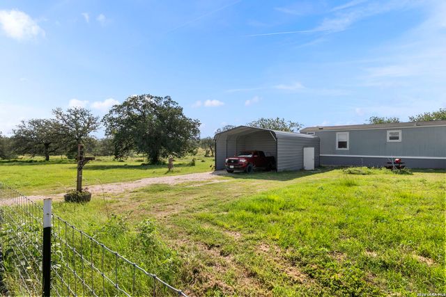 1029 POSTERT LN, Floresville, TX 78114