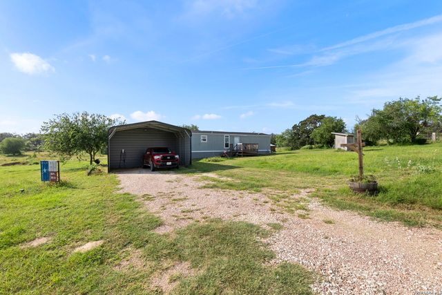 1029 POSTERT LN, Floresville, TX 78114