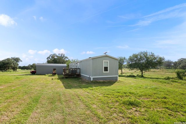 1029 POSTERT LN, Floresville, TX 78114