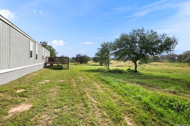 1029 POSTERT LN, Floresville, TX 78114
