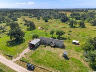 1029 POSTERT LN, Floresville, TX 78114