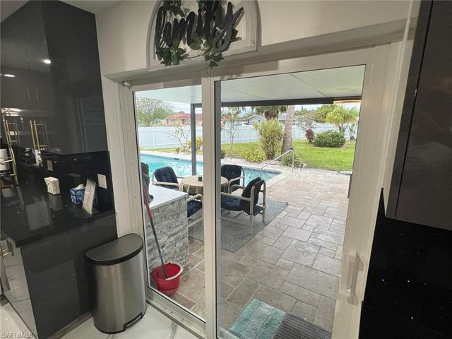 1118 Pine Island LN, Cape Coral, FL 33909