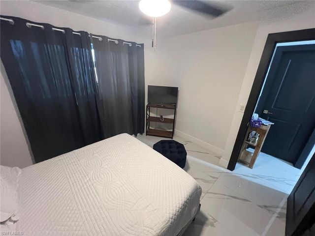 1118 Pine Island LN, Cape Coral, FL 33909