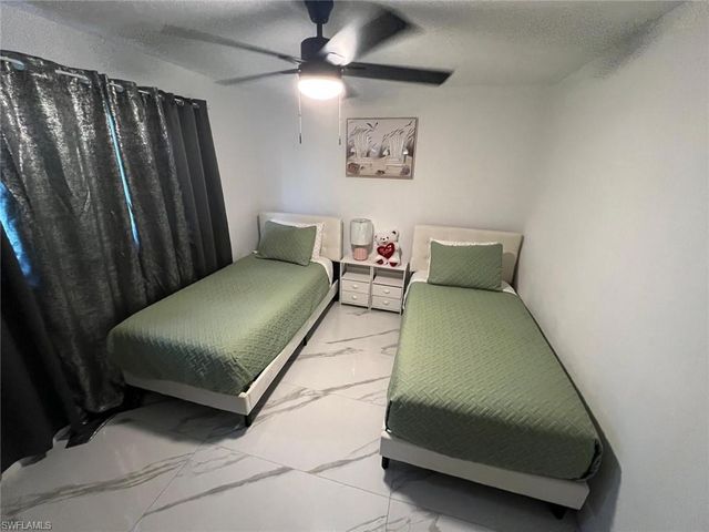1118 Pine Island LN, Cape Coral, FL 33909