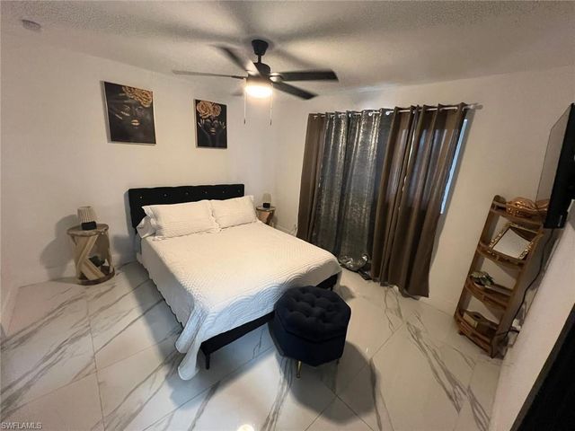 1118 Pine Island LN, Cape Coral, FL 33909