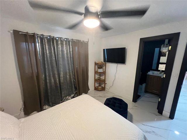 1118 Pine Island LN, Cape Coral, FL 33909