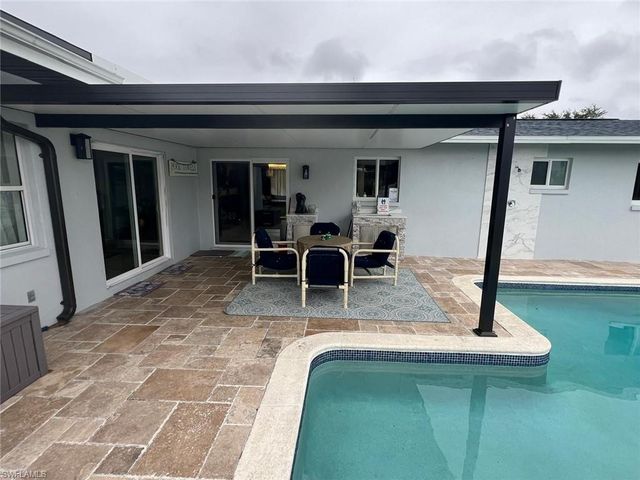 1118 Pine Island LN, Cape Coral, FL 33909