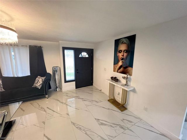 1118 Pine Island LN, Cape Coral, FL 33909
