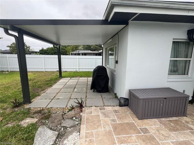 1118 Pine Island LN, Cape Coral, FL 33909