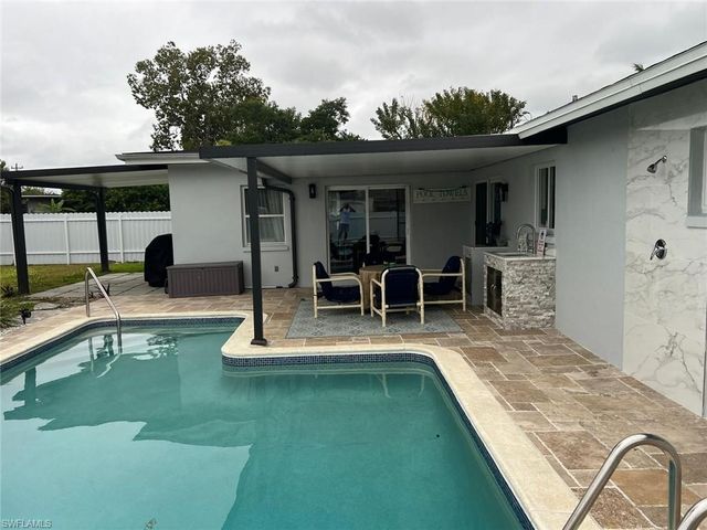 1118 Pine Island LN, Cape Coral, FL 33909
