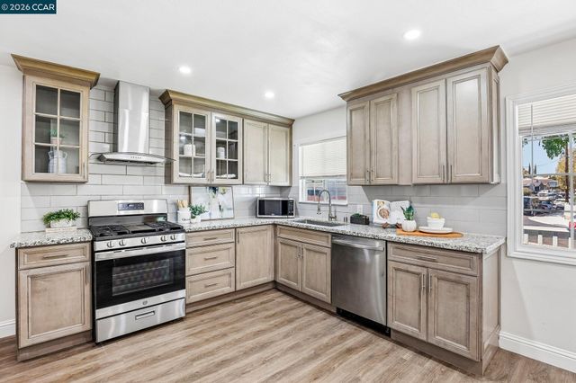 68 Madoline St, Pittsburg, CA 94565