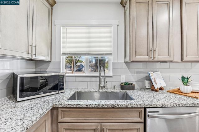 68 Madoline St, Pittsburg, CA 94565