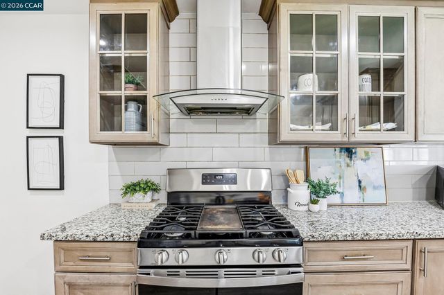 68 Madoline St, Pittsburg, CA 94565