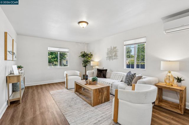 68 Madoline St, Pittsburg, CA 94565