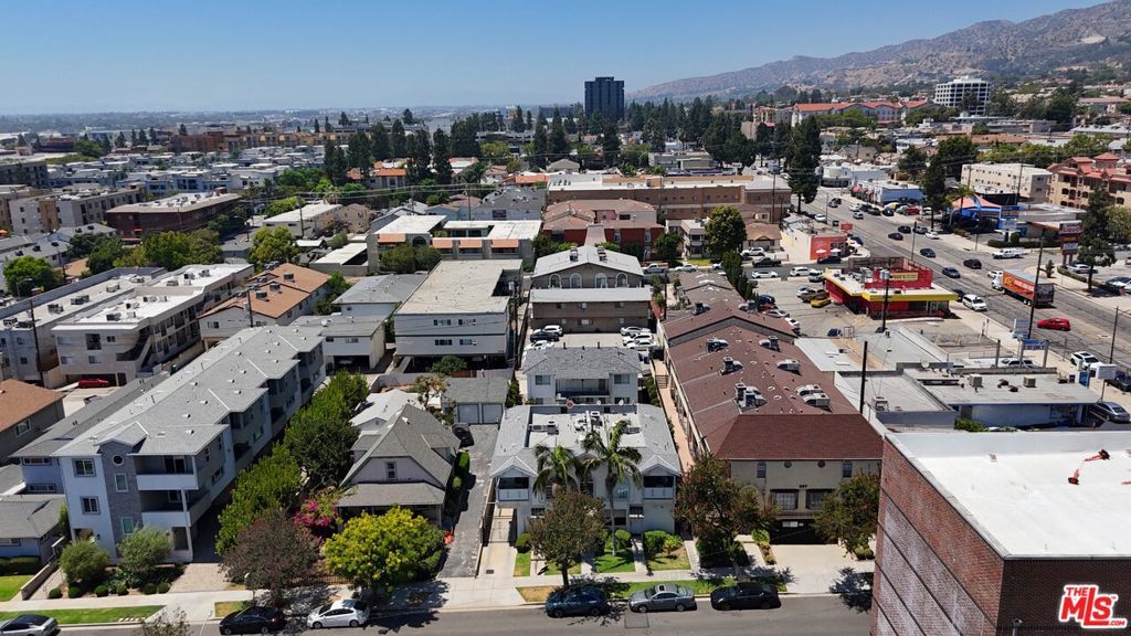 Image 15 of property listing at 335 -337 E Providencia Avenue, Burbank, CA 91502