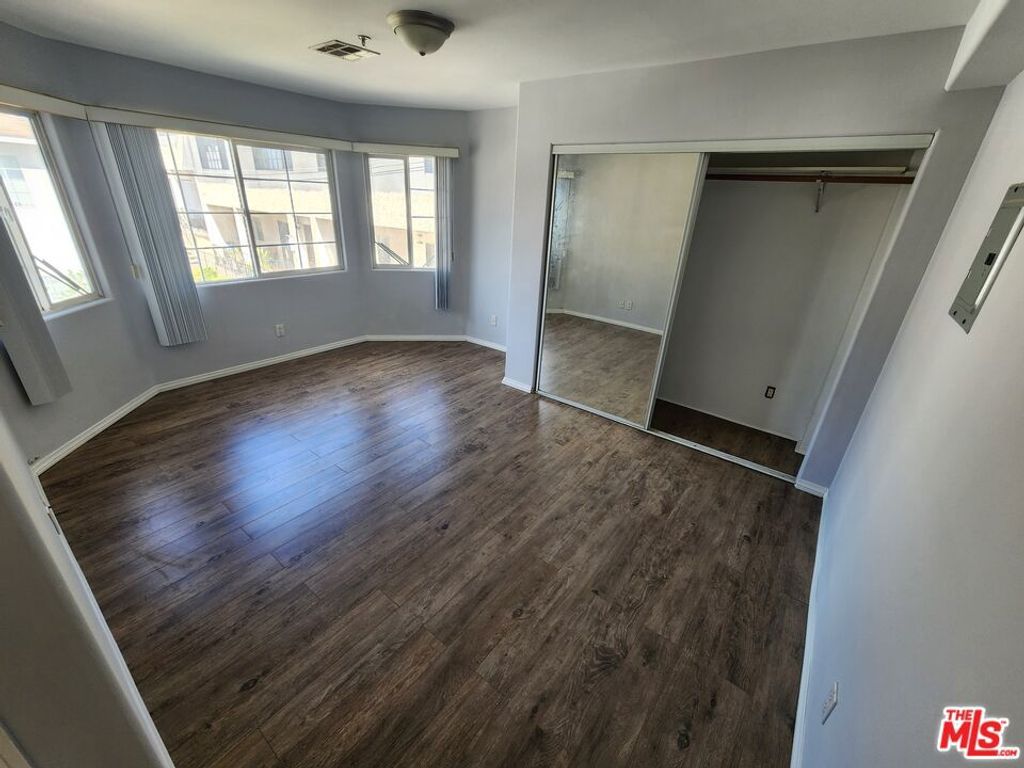 Image 7 of property listing at 335 -337 E Providencia Avenue, Burbank, CA 91502