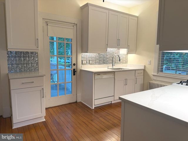1212 PRINCE EDWARD ST, Fredericksburg, VA 22401