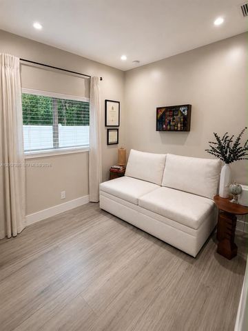 6958 Park St, Hollywood, FL 33024