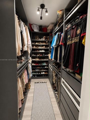 6958 Park St, Hollywood, FL 33024