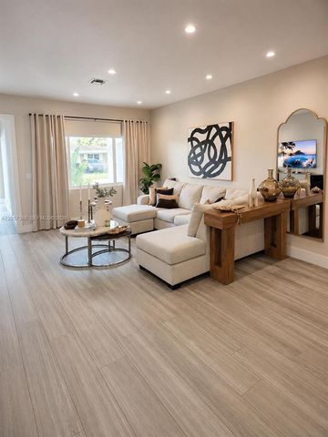 6958 Park St, Hollywood, FL 33024