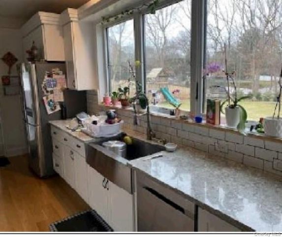 67 Squiretown Road, Hampton Bays, NY 11946