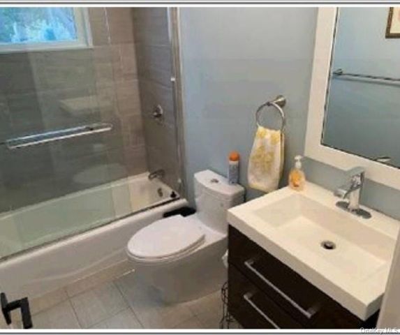 67 Squiretown Road, Hampton Bays, NY 11946