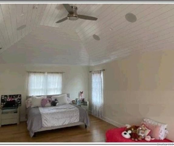 67 Squiretown Road, Hampton Bays, NY 11946