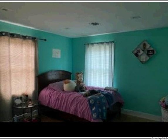 67 Squiretown Road, Hampton Bays, NY 11946