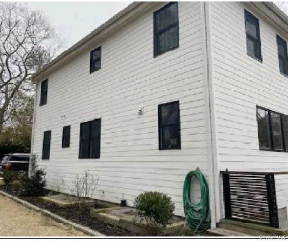 67 Squiretown Road, Hampton Bays, NY 11946