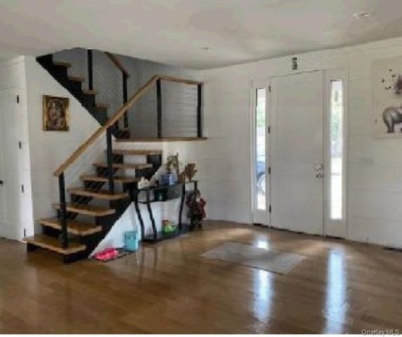 67 Squiretown Road, Hampton Bays, NY 11946