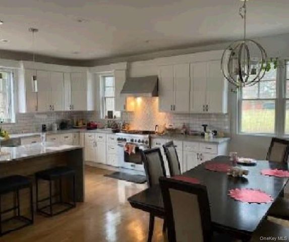 67 Squiretown Road, Hampton Bays, NY 11946