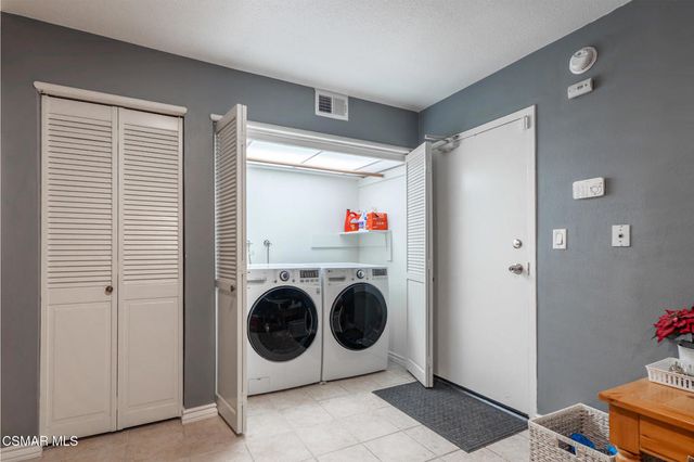 21901 Burbank Boulevard 199, Woodland Hills, CA 91367