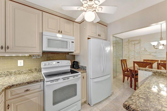 806 SE 7th Street 201, Deerfield Beach, FL 33441