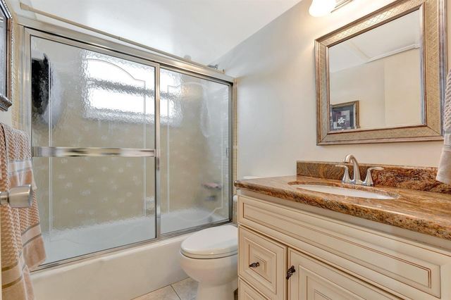 806 SE 7th Street 201, Deerfield Beach, FL 33441