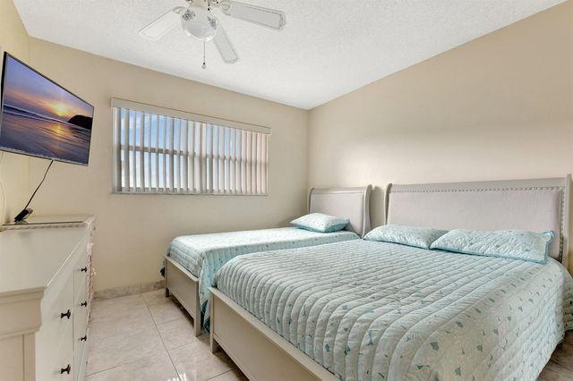 806 SE 7th Street 201, Deerfield Beach, FL 33441