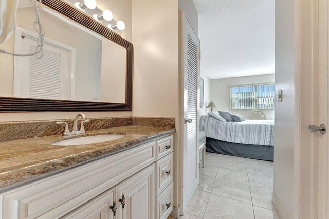 806 SE 7th Street 201, Deerfield Beach, FL 33441