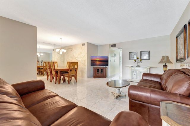 806 SE 7th Street 201, Deerfield Beach, FL 33441