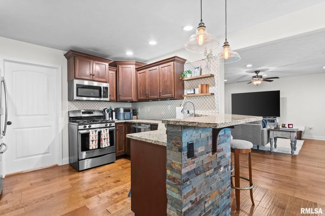 1623 PRAIRIE VISTA Drive, Chatham, IL 62629