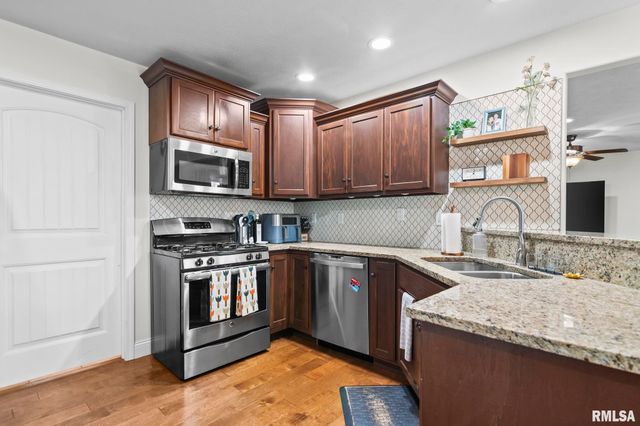 1623 PRAIRIE VISTA Drive, Chatham, IL 62629